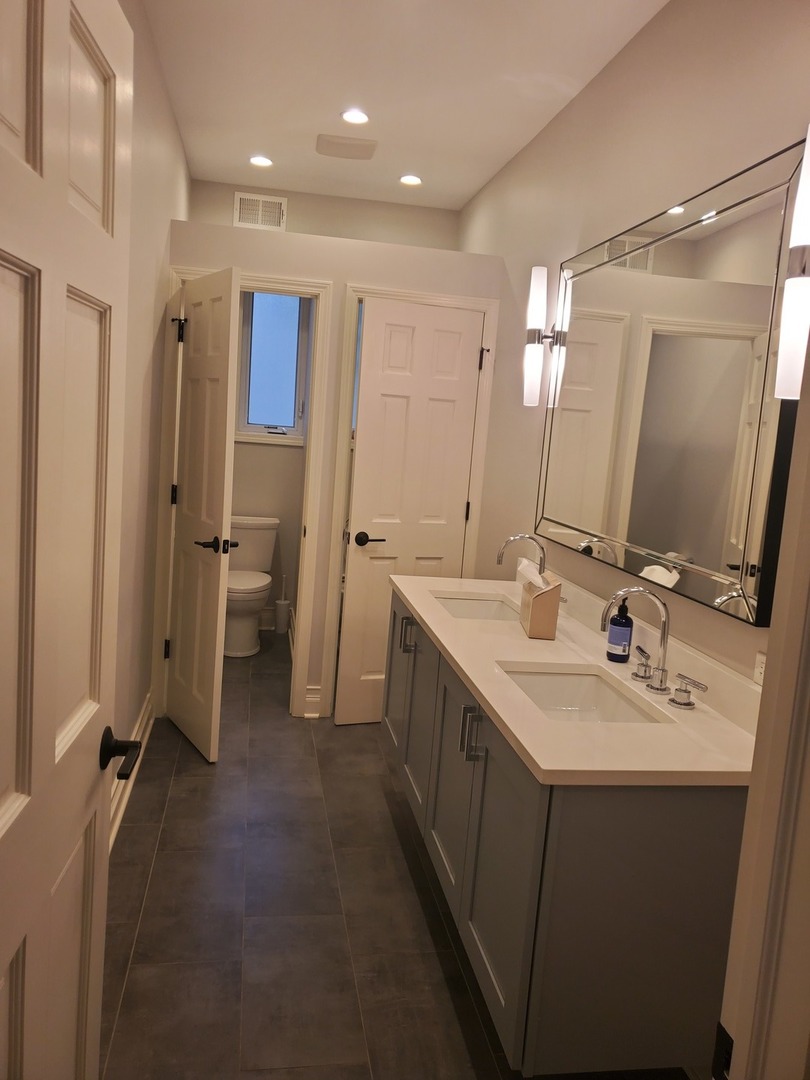 1218 West Wilson Avenue Chicago IL 60640