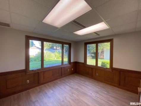 2121 1ST Street Moline IL 61265