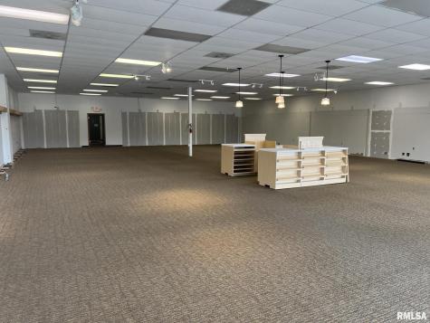 609 Avenue Of The Cities East Moline IL 61244