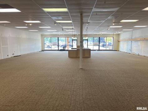 609 Avenue Of The Cities East Moline IL 61244