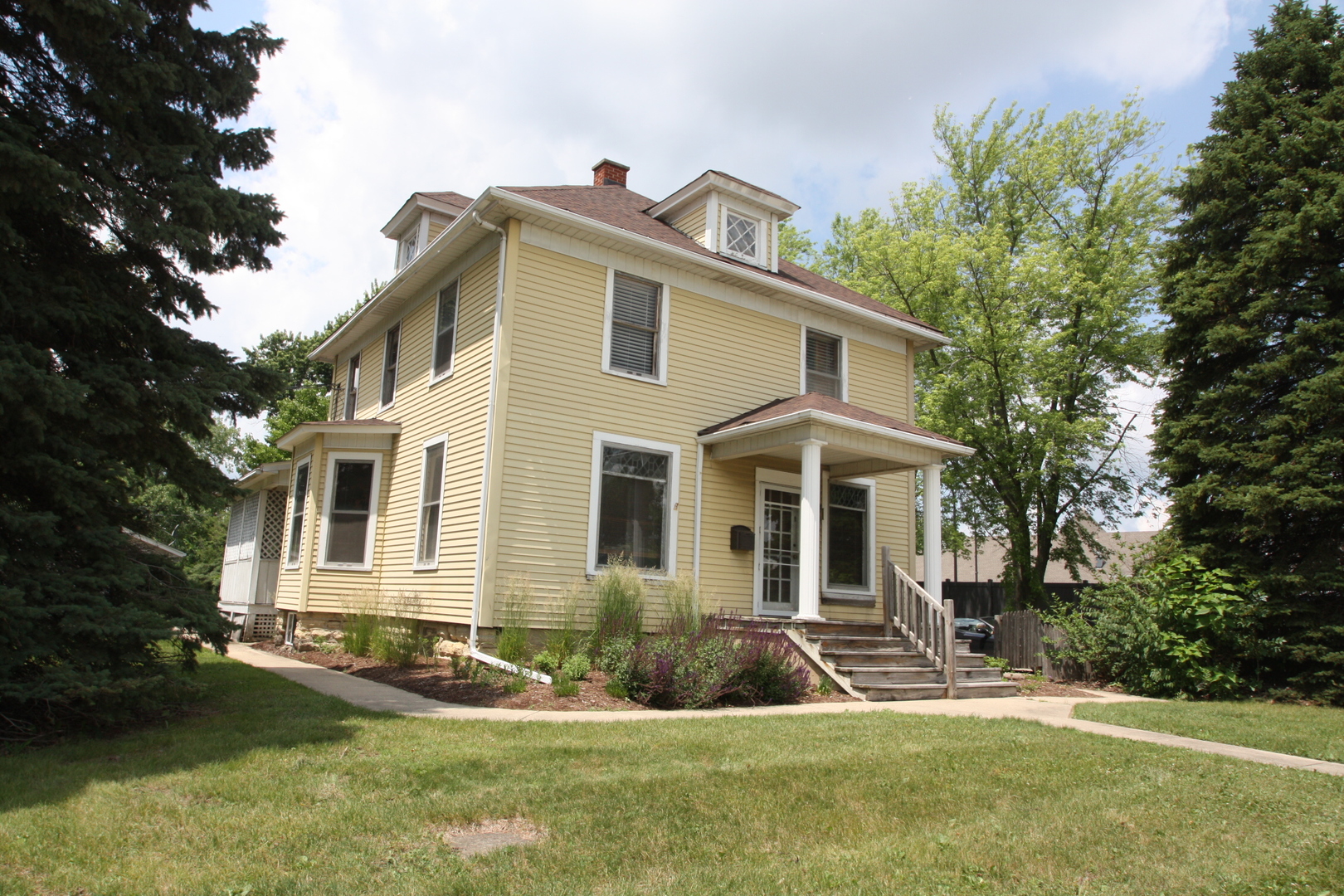 610 South 3rd Street Geneva IL 60134