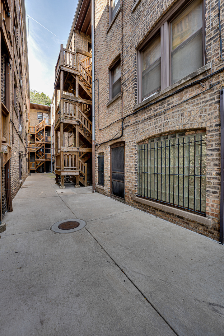 2415 West Pratt Boulevard Chicago IL 60645