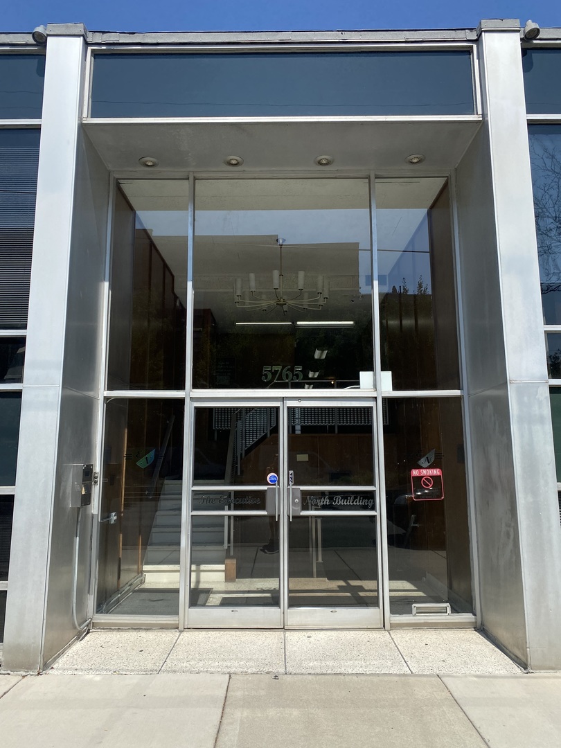 5765 North Lincoln Avenue Chicago IL 60659