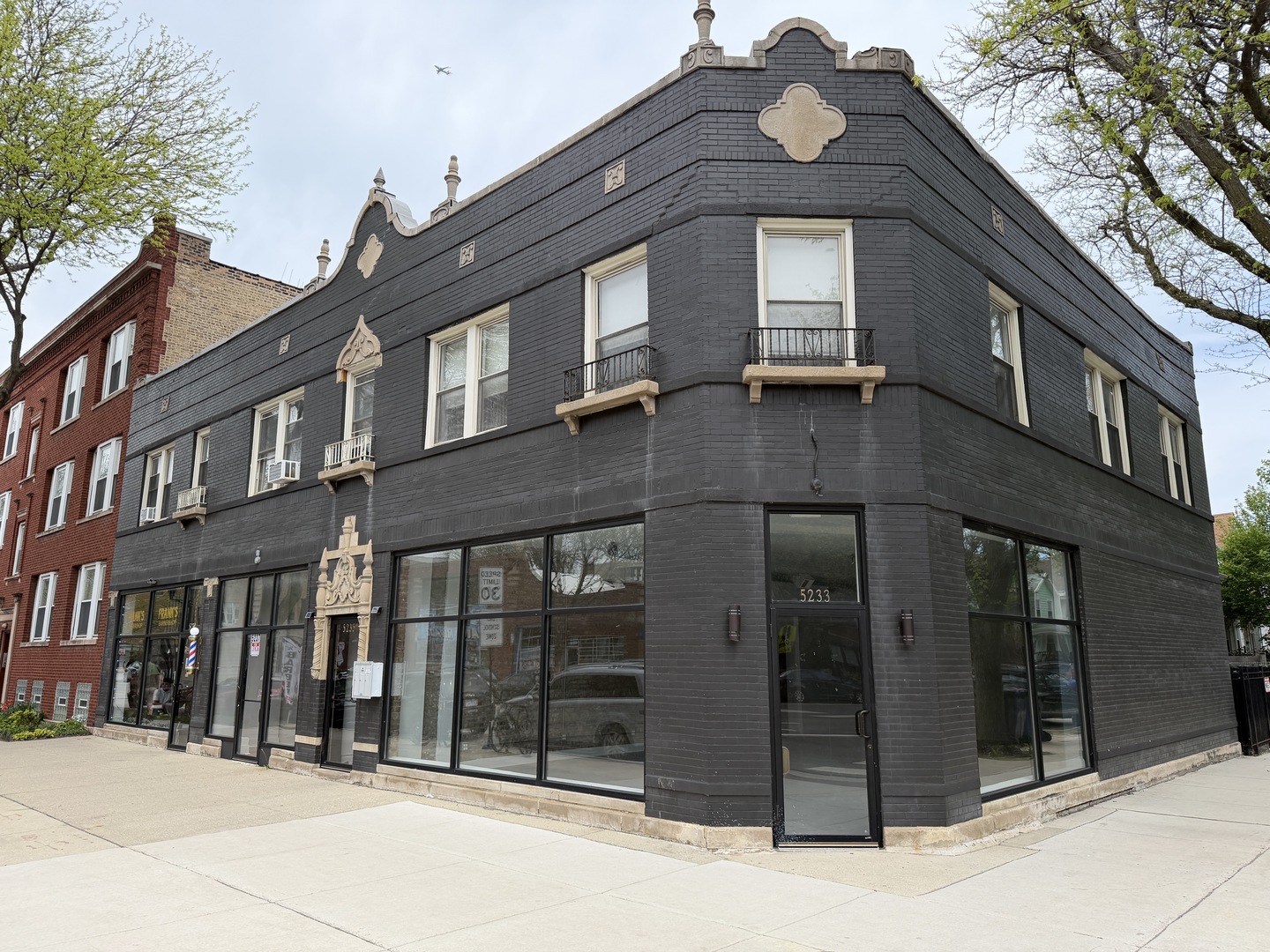 5237 North Damen Avenue Chicago IL 60625