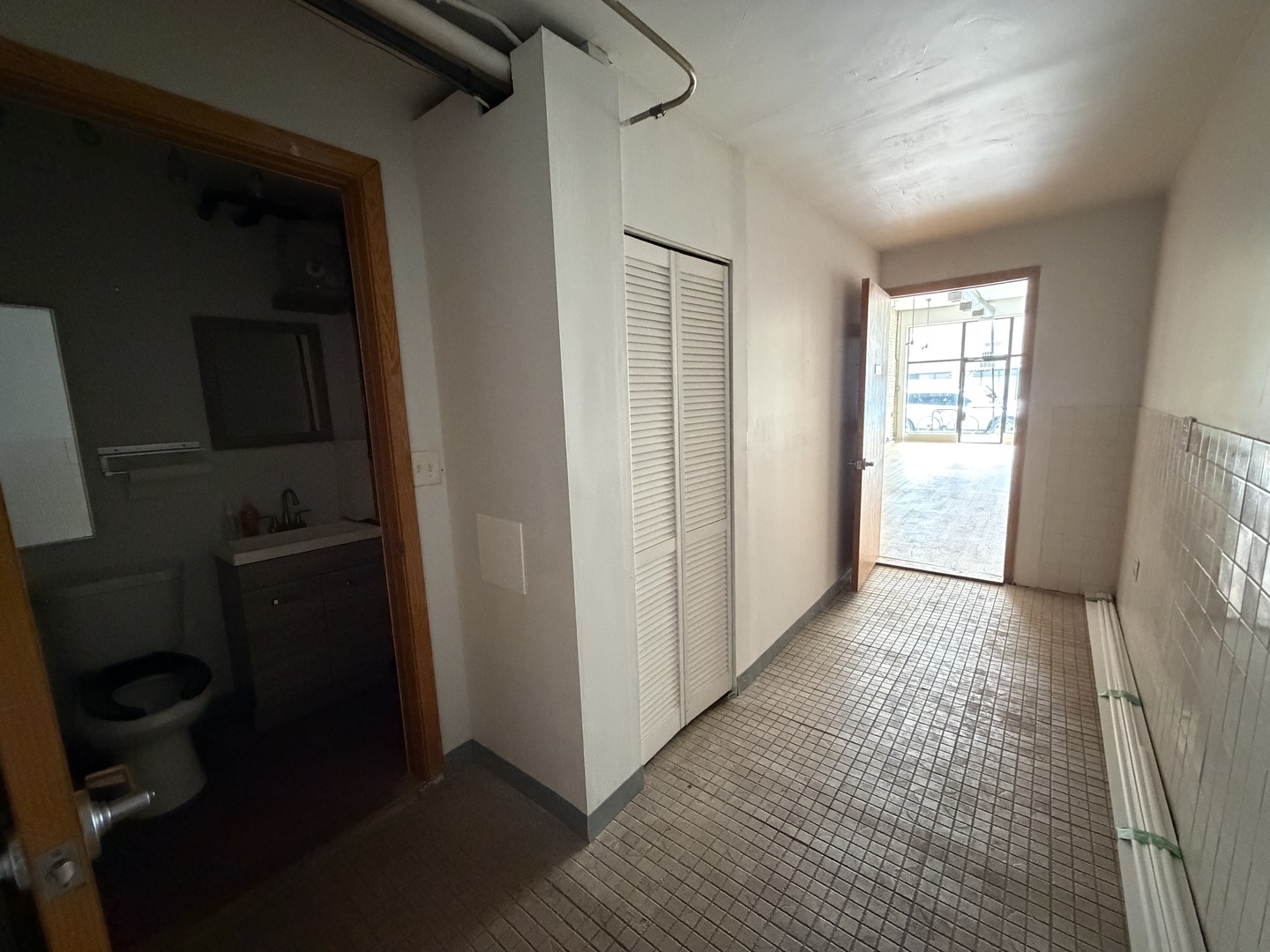 5237 North Damen Avenue Chicago IL 60625