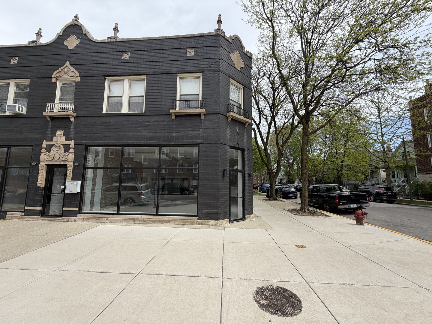 5237 North Damen Avenue Chicago IL 60625