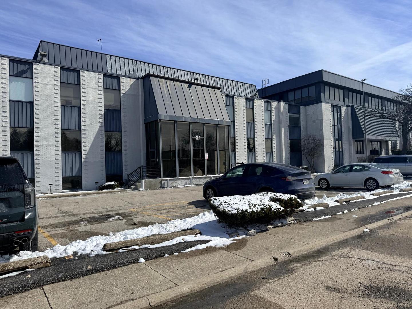 21 North Skokie Highway Lake Bluff IL 60044