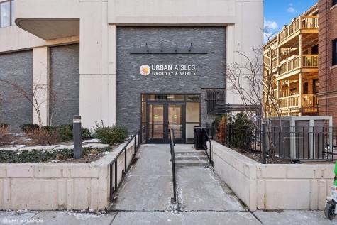 3930 North Pine Grove Avenue Chicago IL 60613