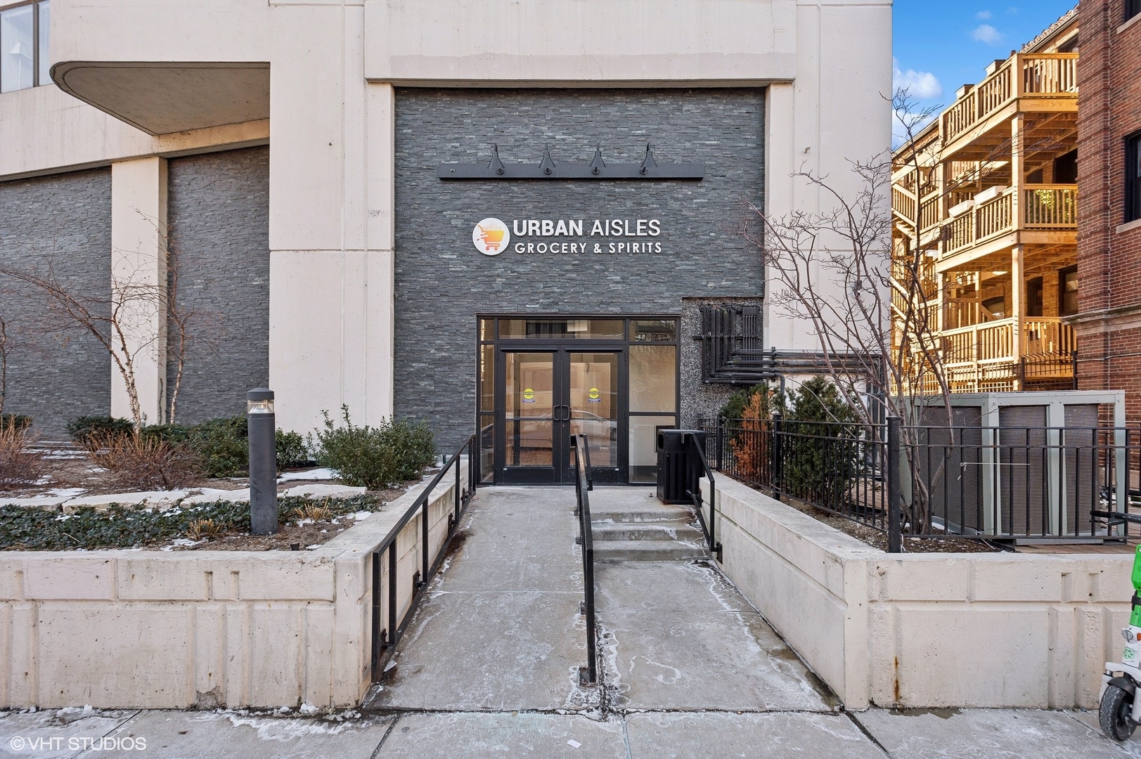 3930 North Pine Grove Avenue Chicago IL 60613