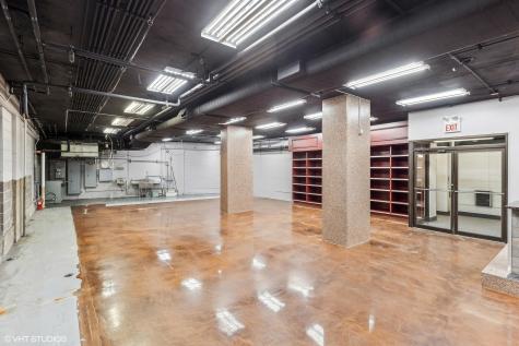 3930 North Pine Grove Avenue Chicago IL 60613