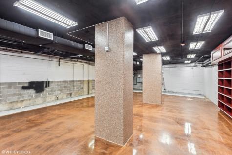3930 North Pine Grove Avenue Chicago IL 60613