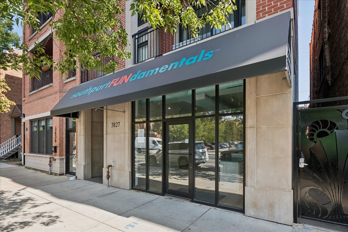 3827 North Southport Avenue Chicago IL 60613