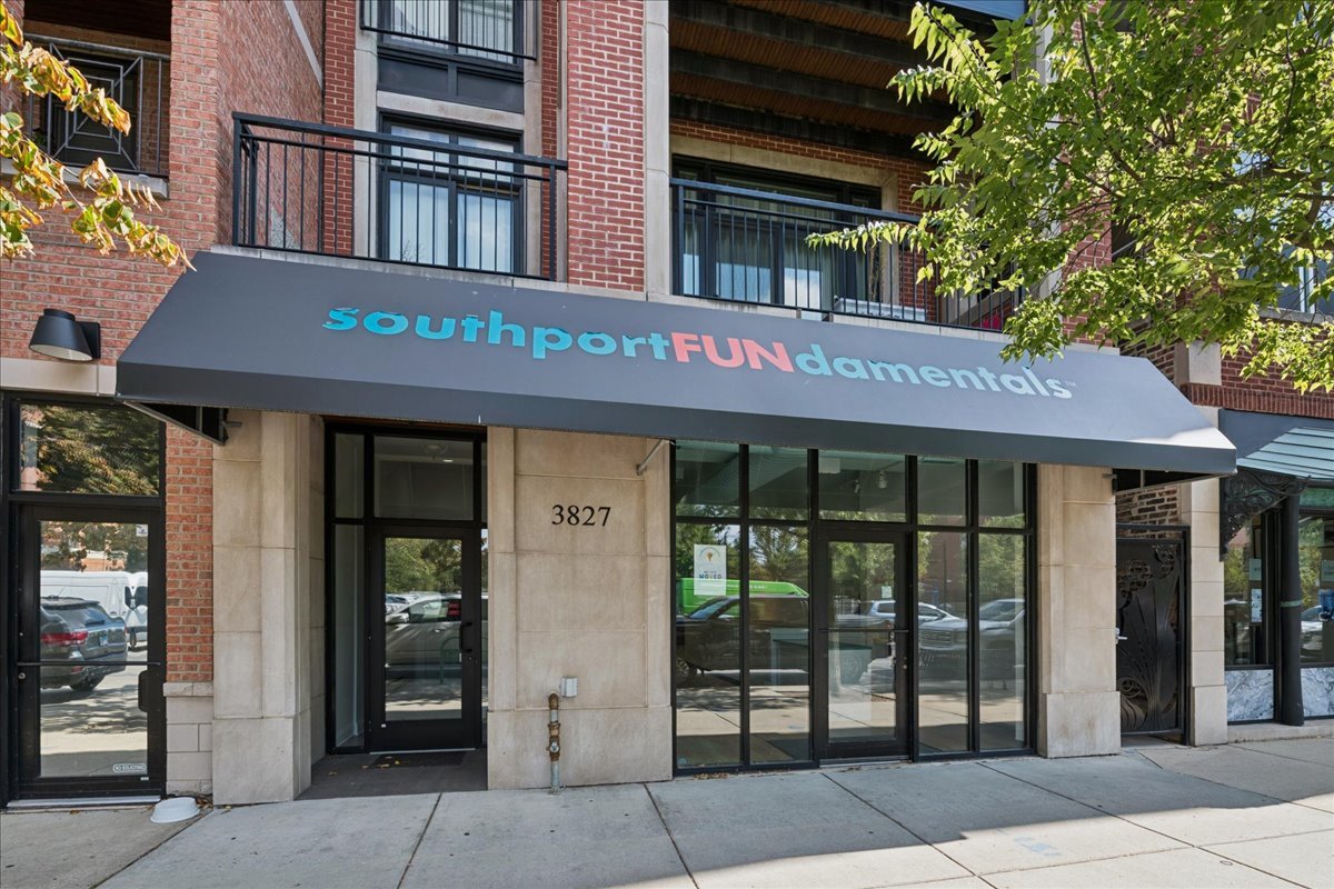 3827 North Southport Avenue Chicago IL 60613