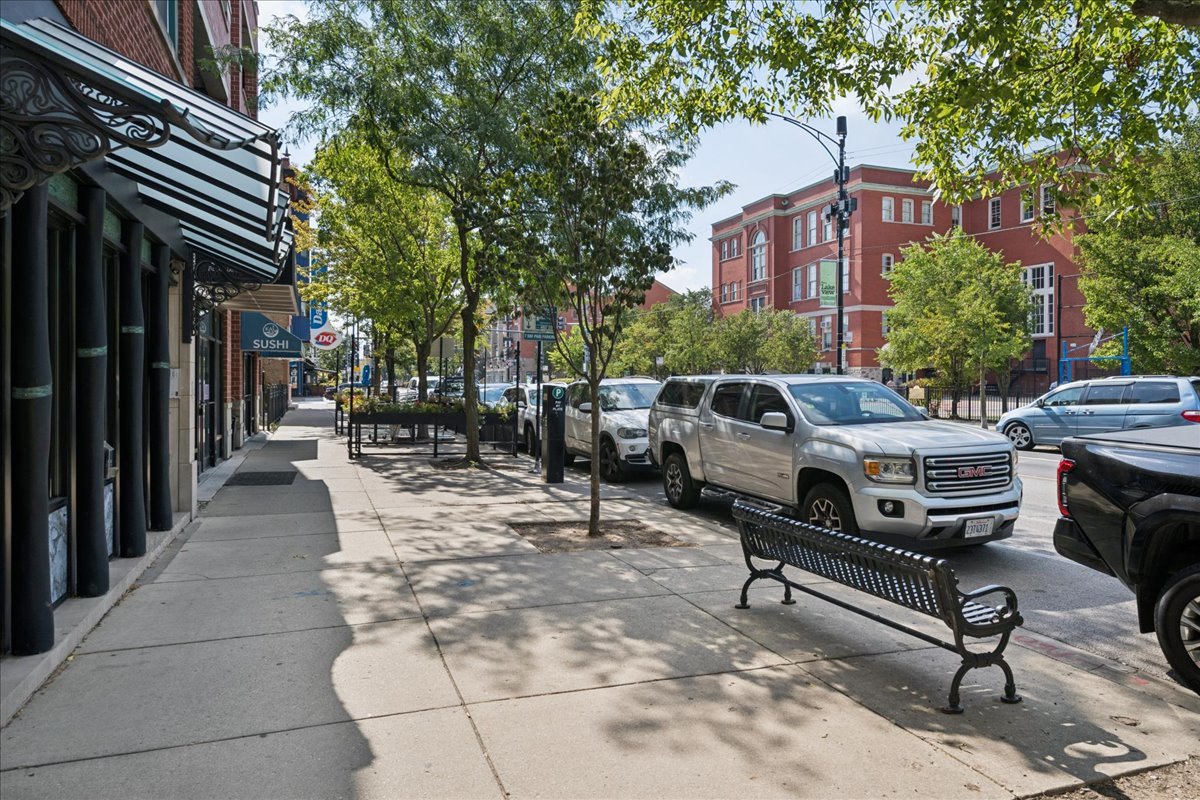 3827 North Southport Avenue Chicago IL 60613