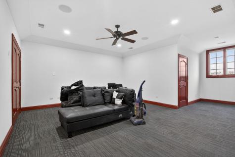 32 Uno Circle Joliet IL 60435