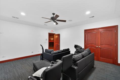 32 Uno Circle Joliet IL 60435
