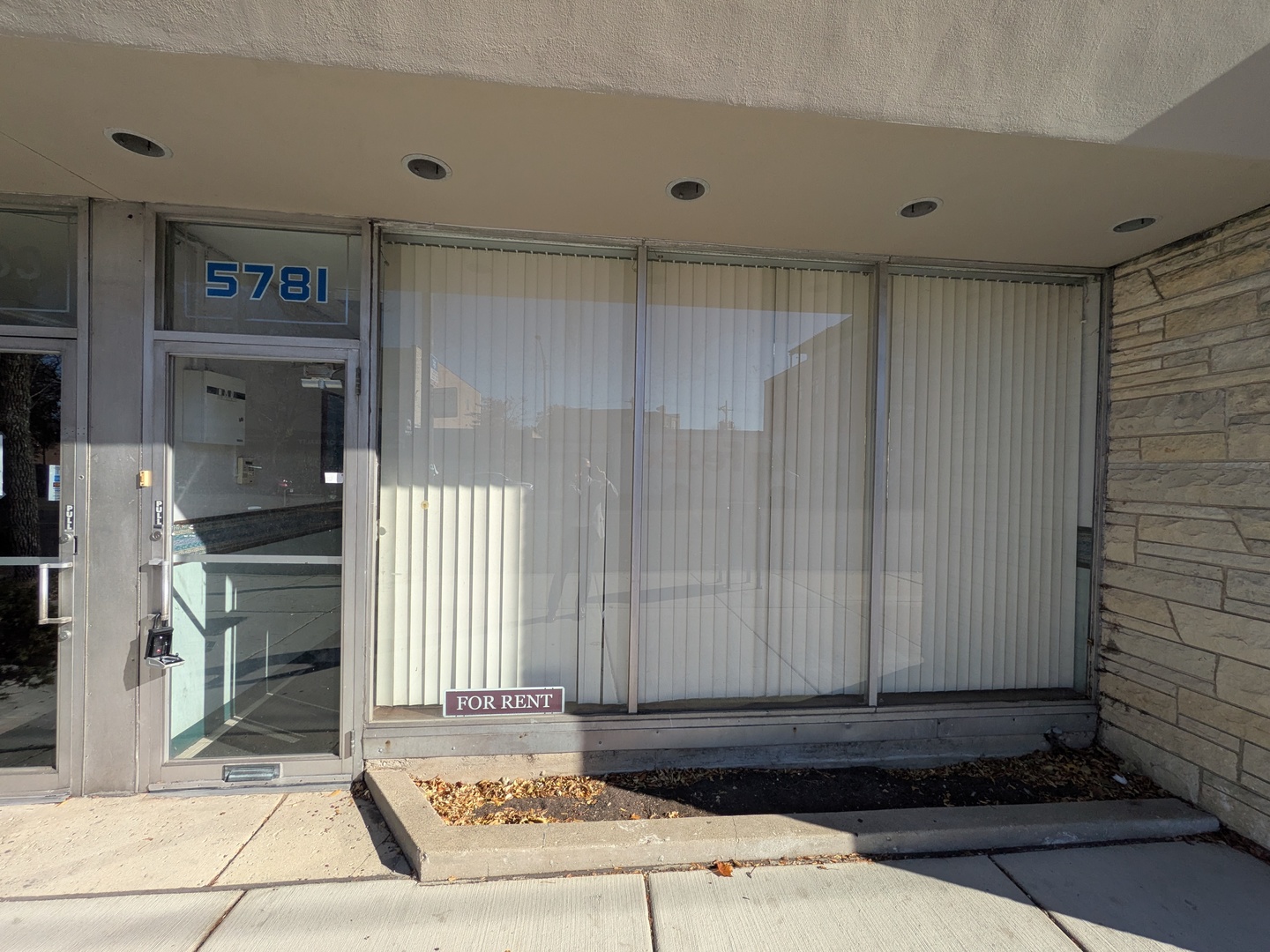 5781 North Lincoln Avenue Chicago IL 60659