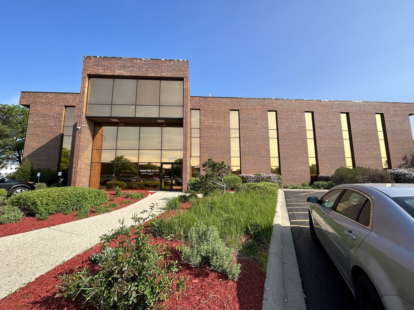 977 North Oaklawn Avenue Elmhurst IL 60126