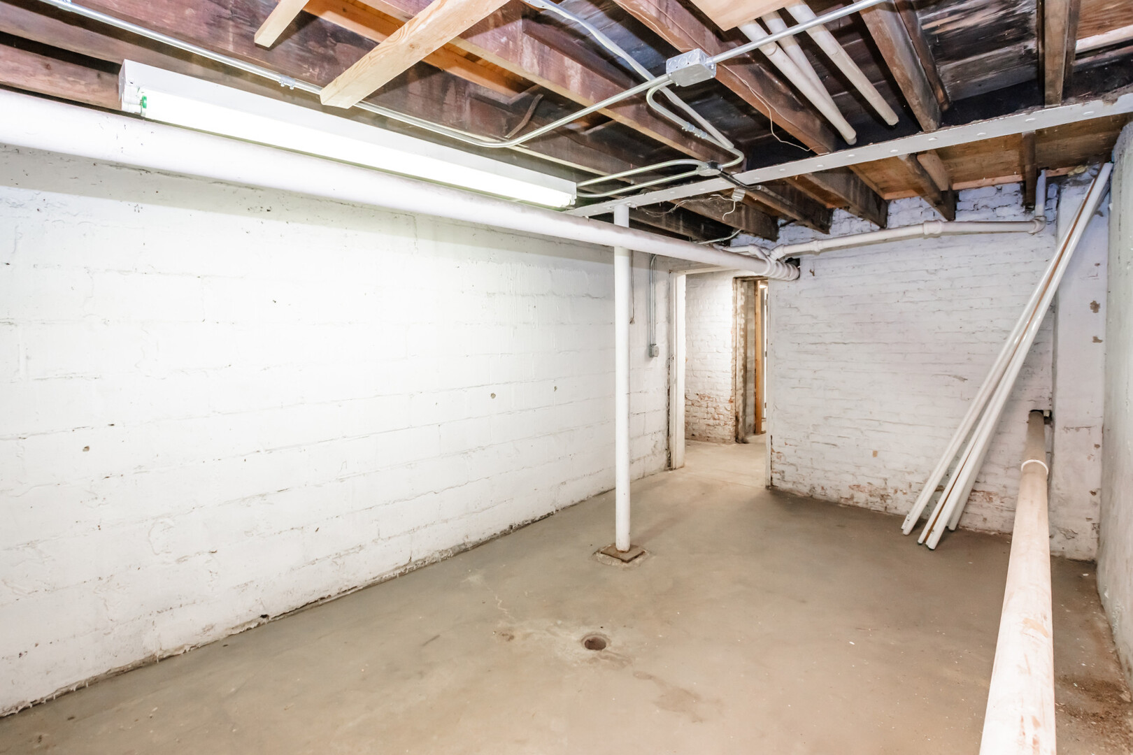 1928 West Montrose Avenue Chicago IL 60613