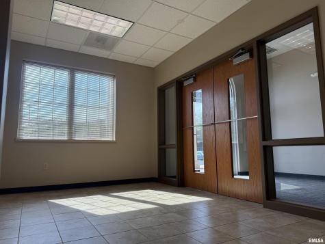 3457 Avenue Of The Cities Avenue Moline IL 61265
