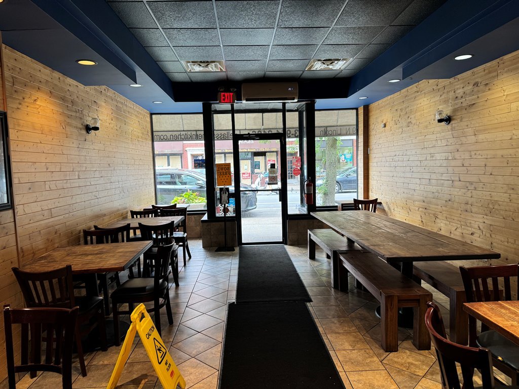 4609 North Lincoln Avenue Chicago IL 60625