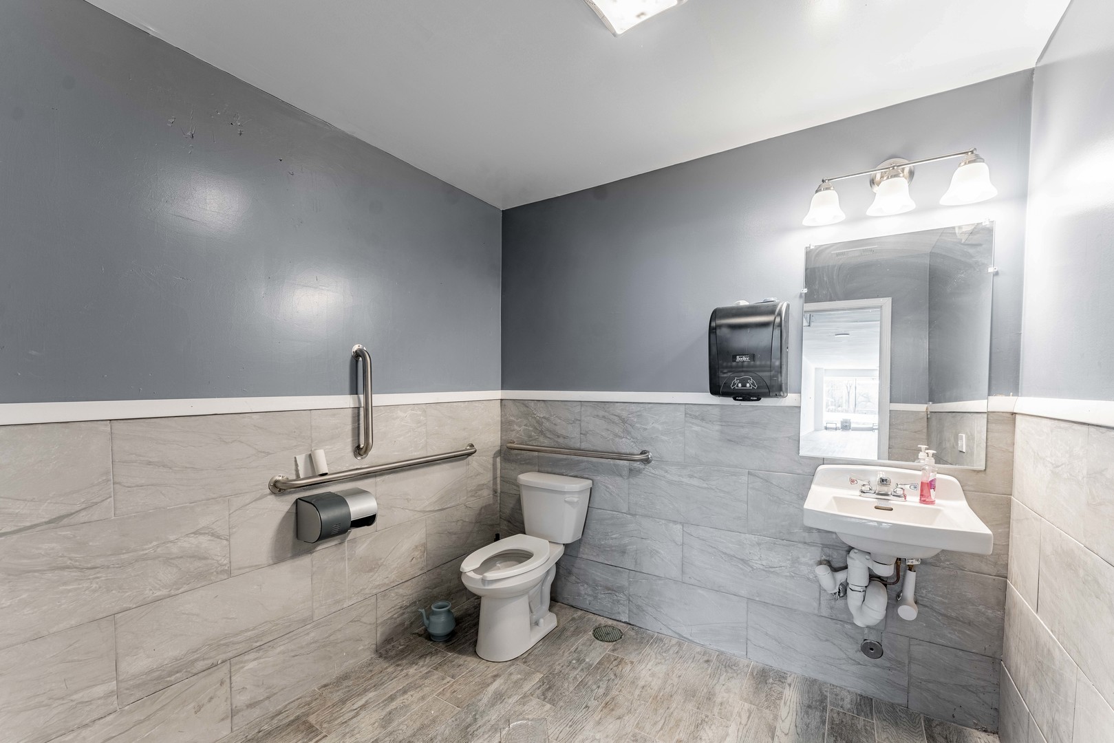 338 S Main Street Lombard IL 60148