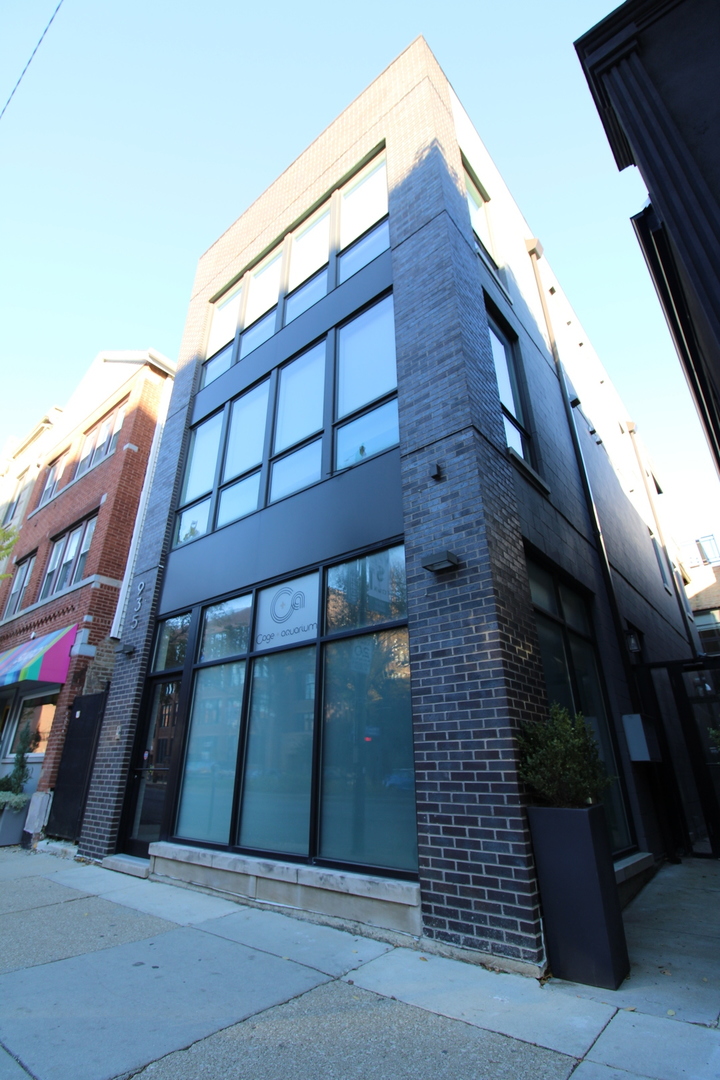 935 North Ashland Avenue Chicago IL 60622