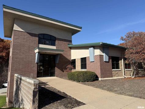 555 Valley View Drive Moline IL 61265