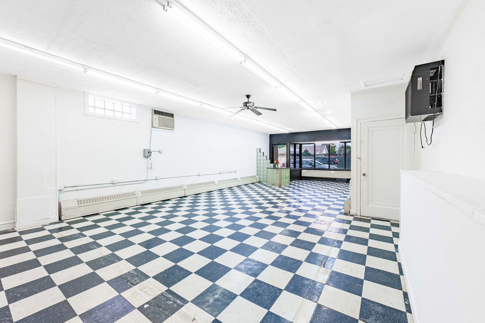 7041 West Addison Street Chicago IL 60634