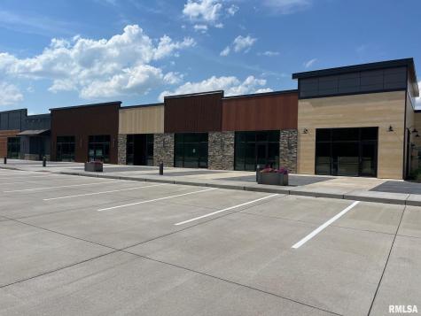 201 12TH Avenue East Moline IL 61244