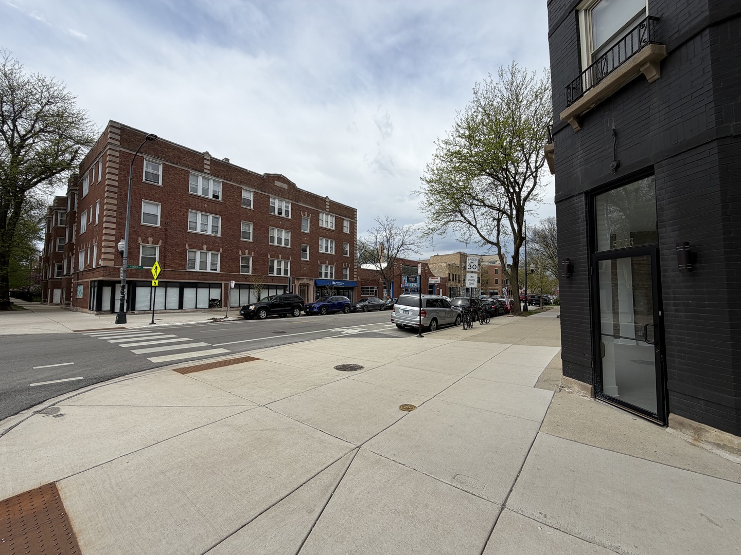 5233 North Damen Avenue Chicago IL 60625