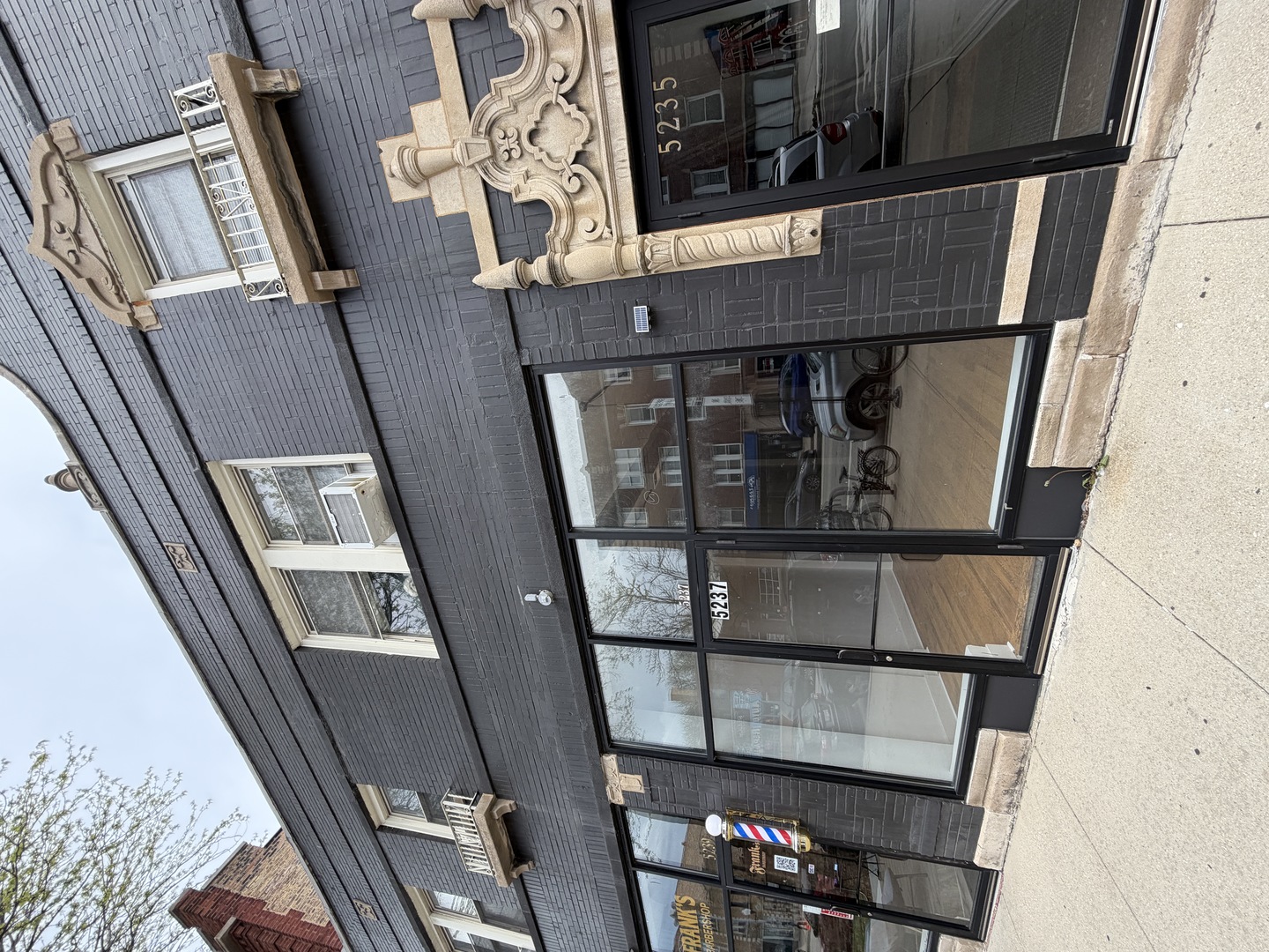 5233 North Damen Avenue Chicago IL 60625
