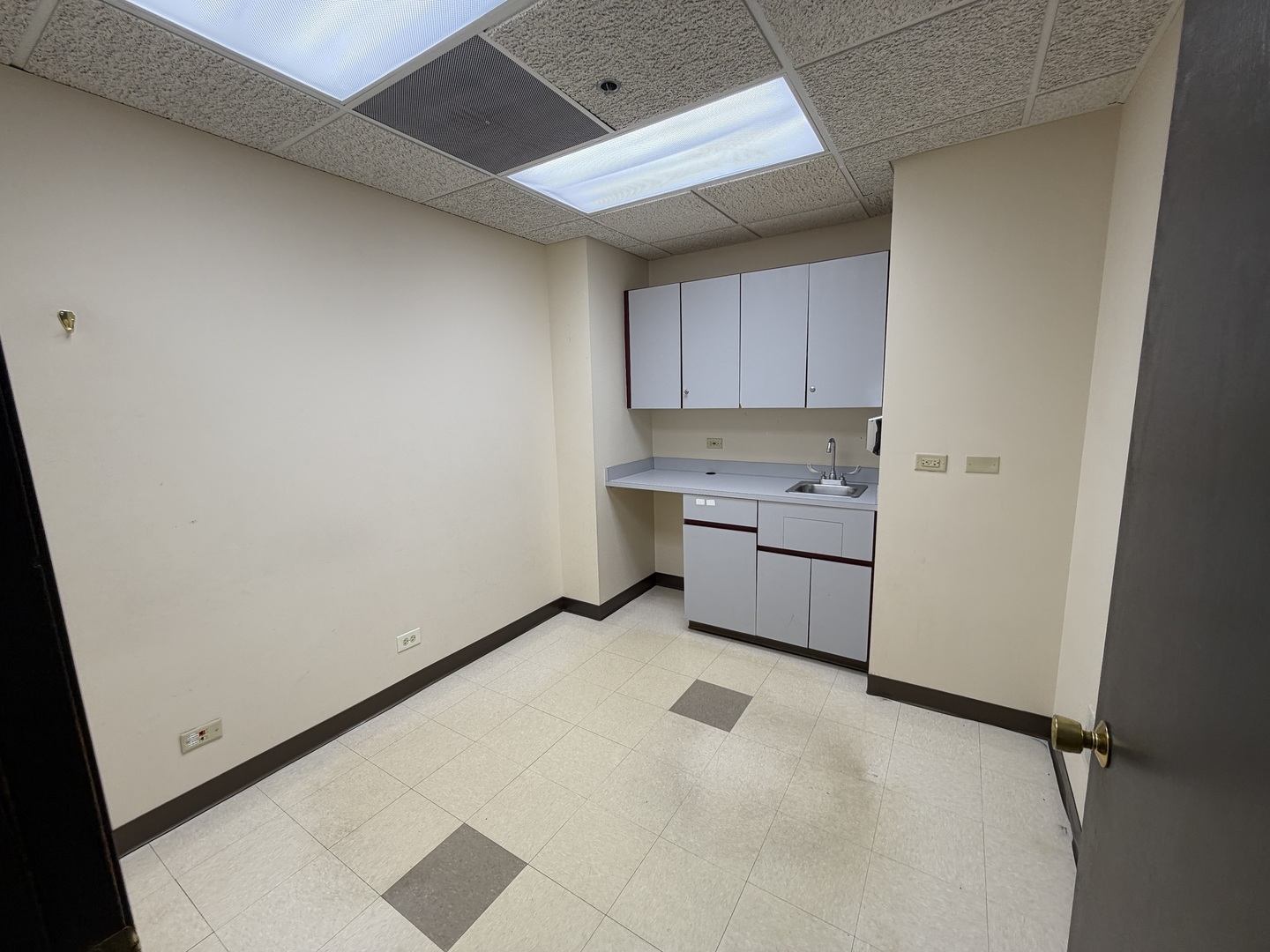 501-517 Thornhill Drive Carol Stream IL 60188