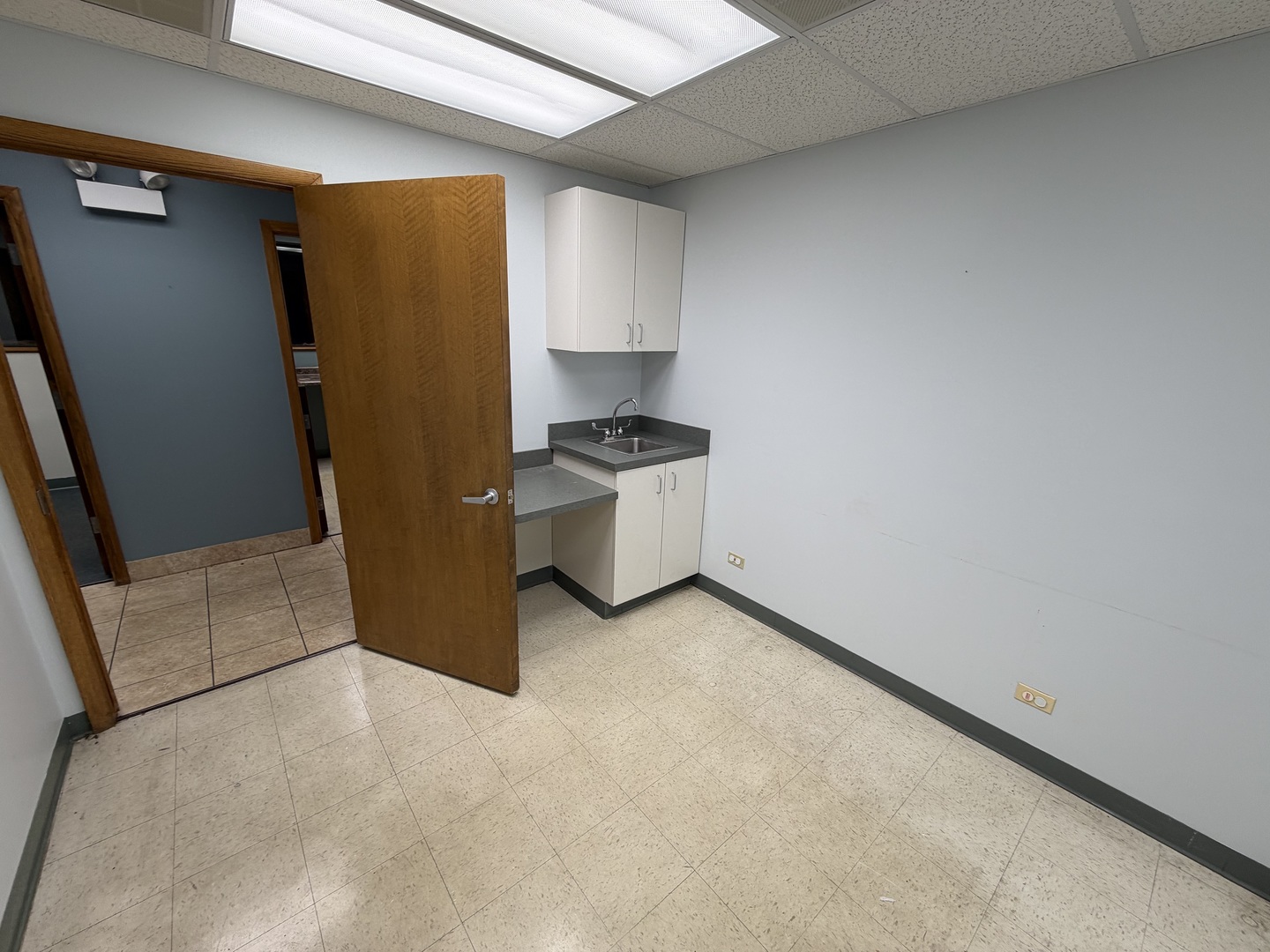 501-517 Thornhill Drive Carol Stream IL 60188