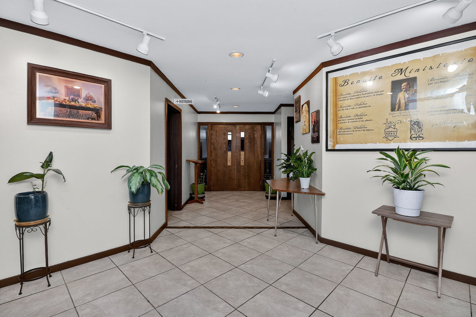 308 West Robinhood Way Bolingbrook IL 60440
