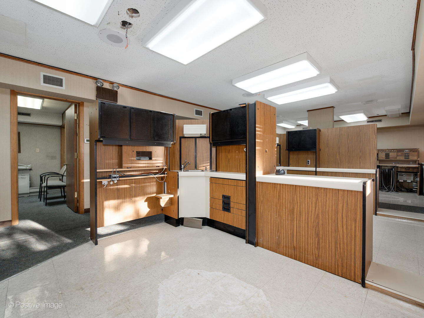 9631 Gross Point Road Skokie IL 60076