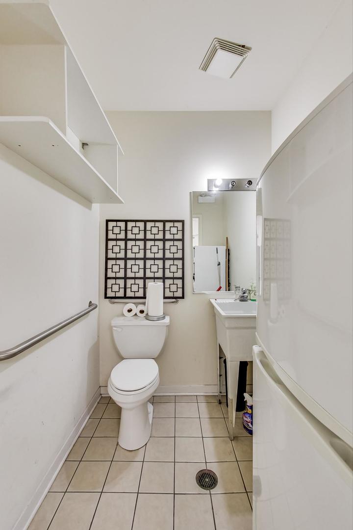 871 North Larrabee Street Chicago IL 60610