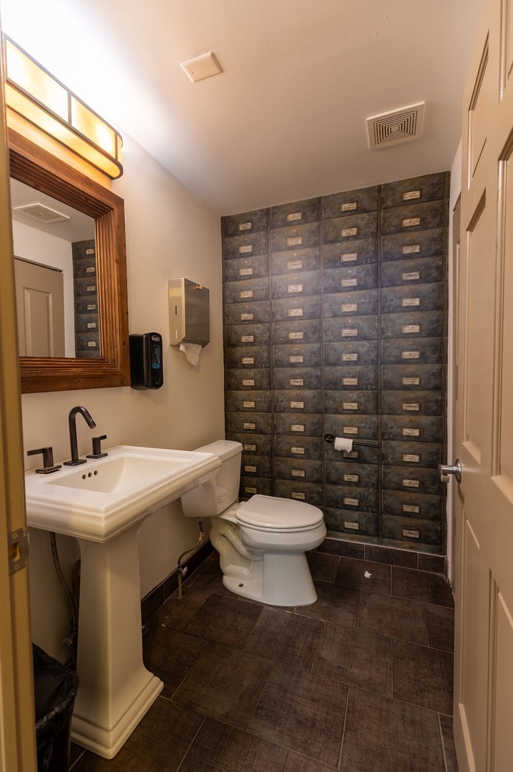 827 North Milwaukee Avenue Chicago IL 60642