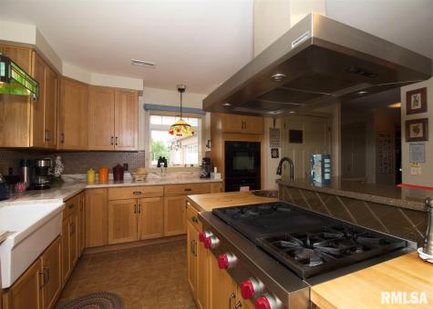 225 34TH Avenue Rock Island IL 61201