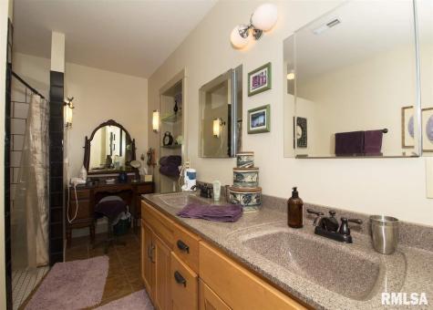 225 34TH Avenue Rock Island IL 61201