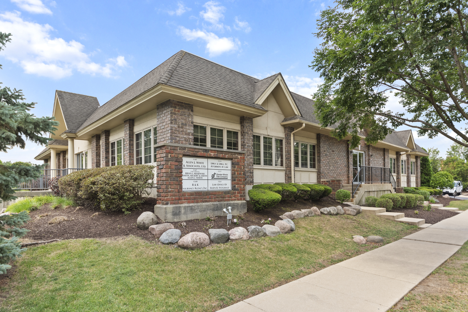 1557 Warren Avenue Downers Grove IL 60515