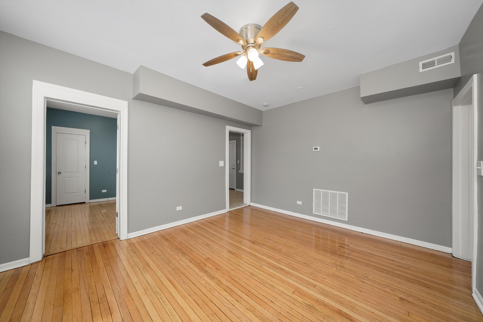 7152 South Emerald Avenue Chicago IL 60621