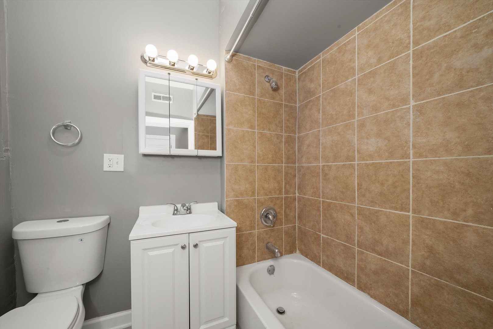 7152 South Emerald Avenue Chicago IL 60621
