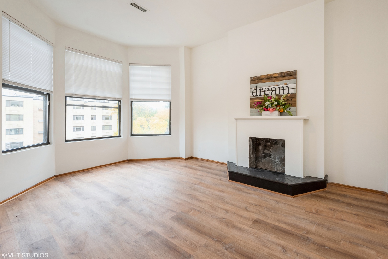 3542 North Halsted Street Chicago IL 60657