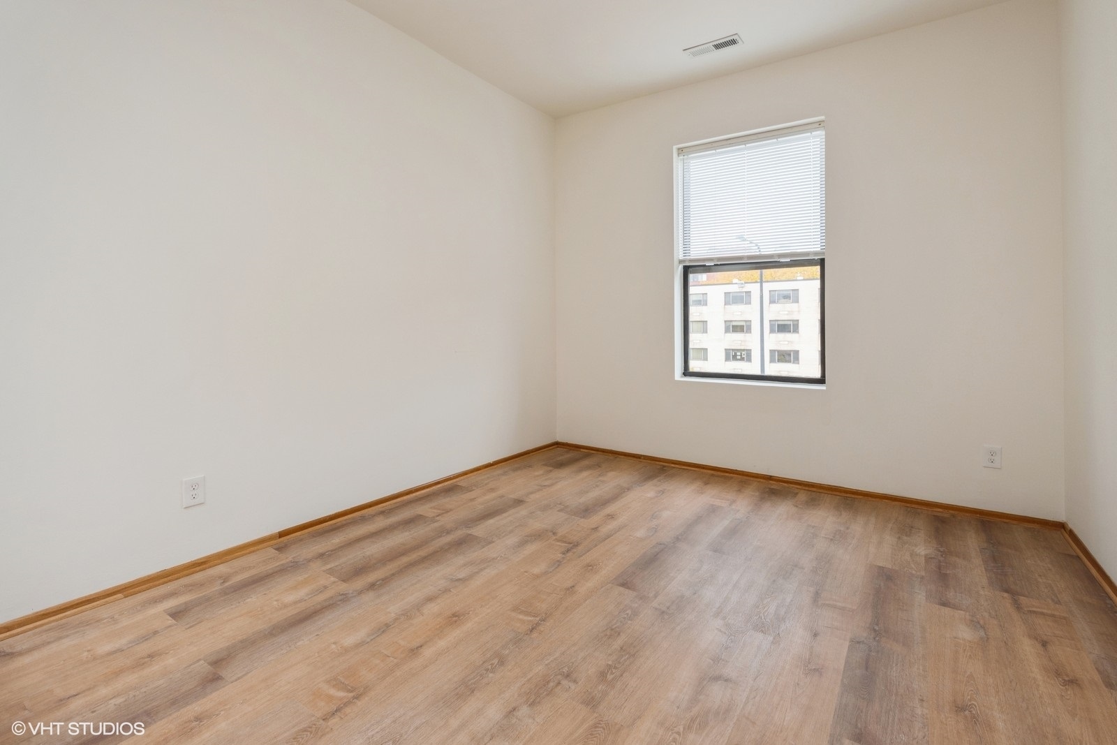3542 North Halsted Street Chicago IL 60657