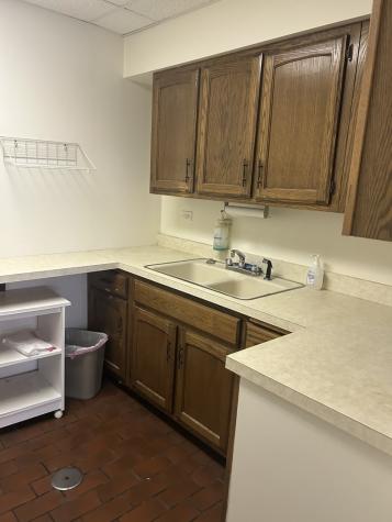 8826 South Roberts Road Hickory Hills IL 60457
