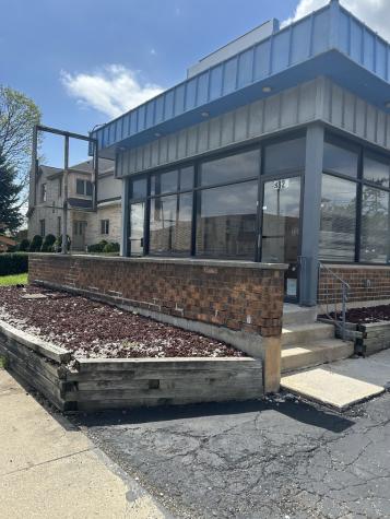 8826 South Roberts Road Hickory Hills IL 60457