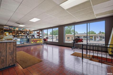 3006 Avenue Of The Cities Moline IL 61265