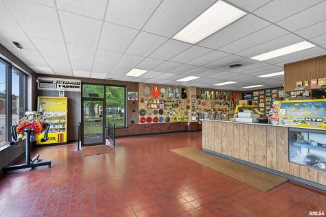 3006 Avenue Of The Cities Moline IL 61265