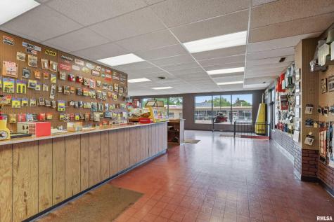 3006 Avenue Of The Cities Moline IL 61265